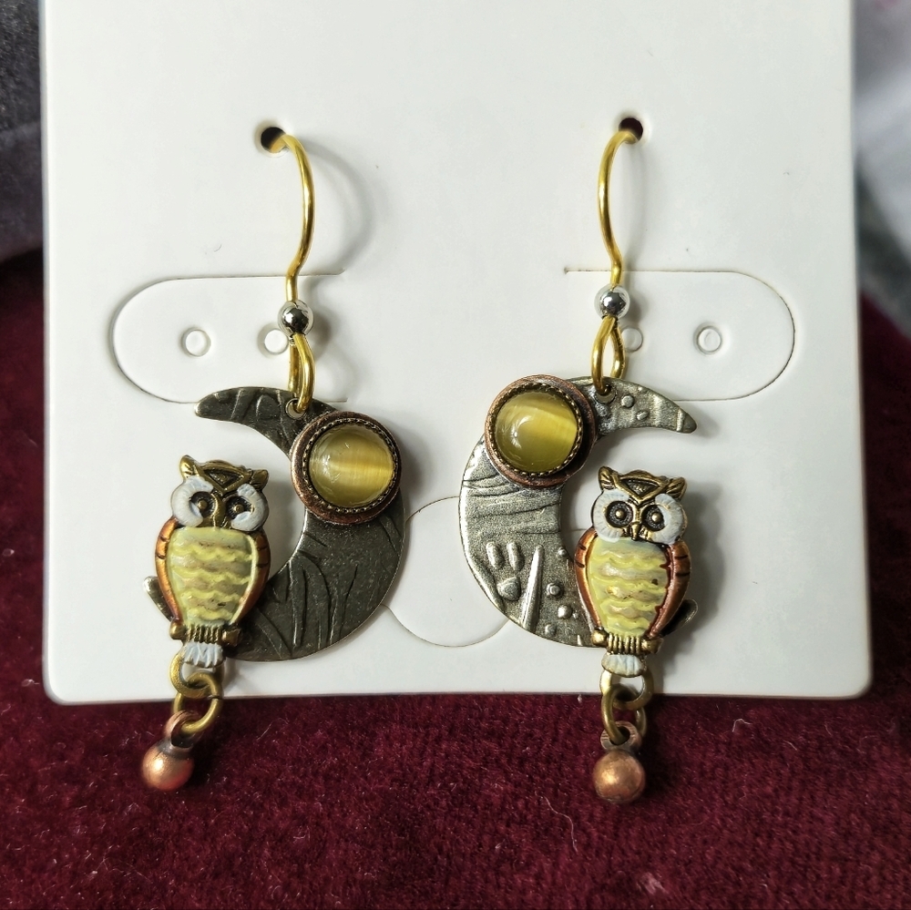 SILVER FOREST OWL ON CRESCENT MOON EARRING - Picture 2 of 16